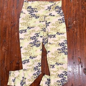 Fabletics women’s Leggings in Cream and Green with Floral Pattern Size Medium